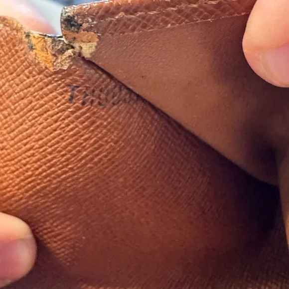 Louis Vuitton Wallet - Picture 11 of 11